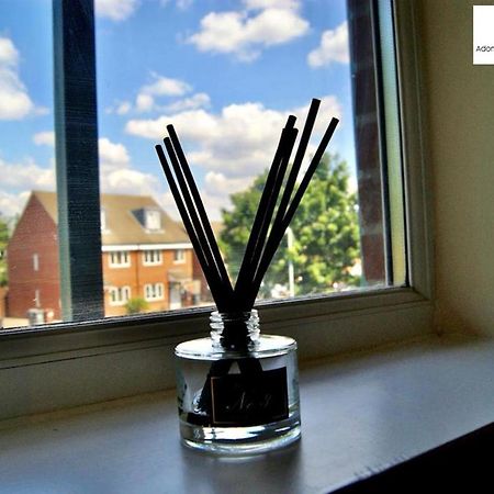 2 Bedroom Apartment At Dagenham , Adonai Serviced Accommodation, Free Wifi And Parking 외부 사진